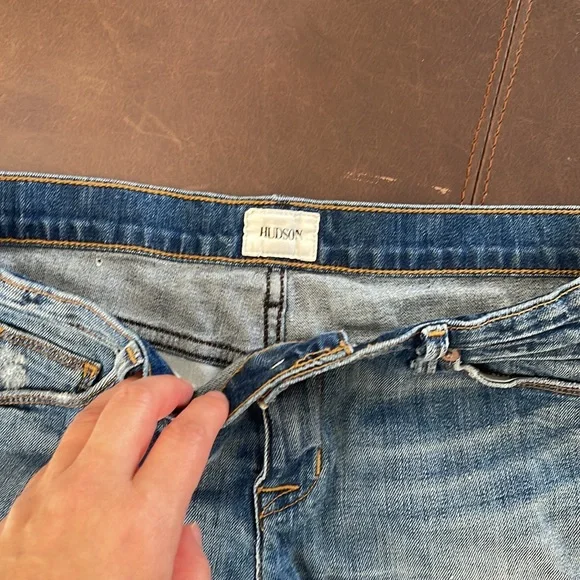 Hudson distressed jean shorts size 27 - Picture 3 of 7